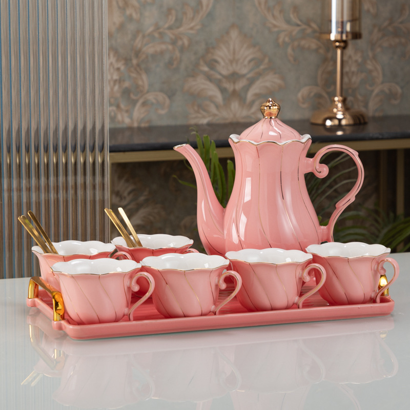 Skandináv stílusú aranyozott luxus porcelán teás- és kávés készlet, csészékkel, teáskannával és tálcával