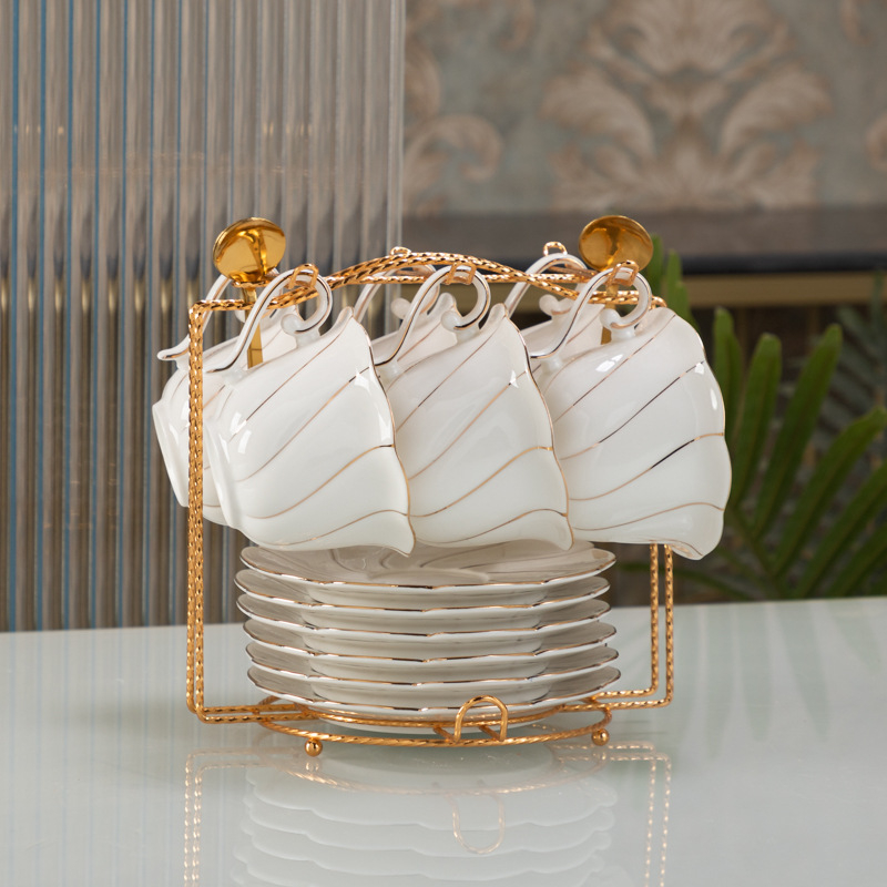 Skandináv stílusú aranyozott luxus porcelán teás- és kávés készlet, csészékkel, teáskannával és tálcával