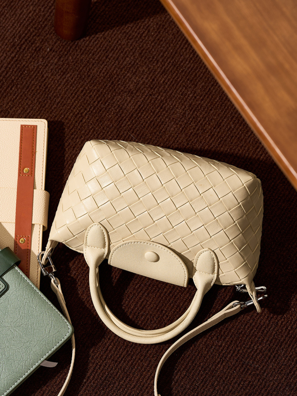 Mini torba od prave kože s pletenim uzorkom, dumpling stil crossbody i ručna torba za svakodnevnu upotrebu, srednja veličina, zima 2025