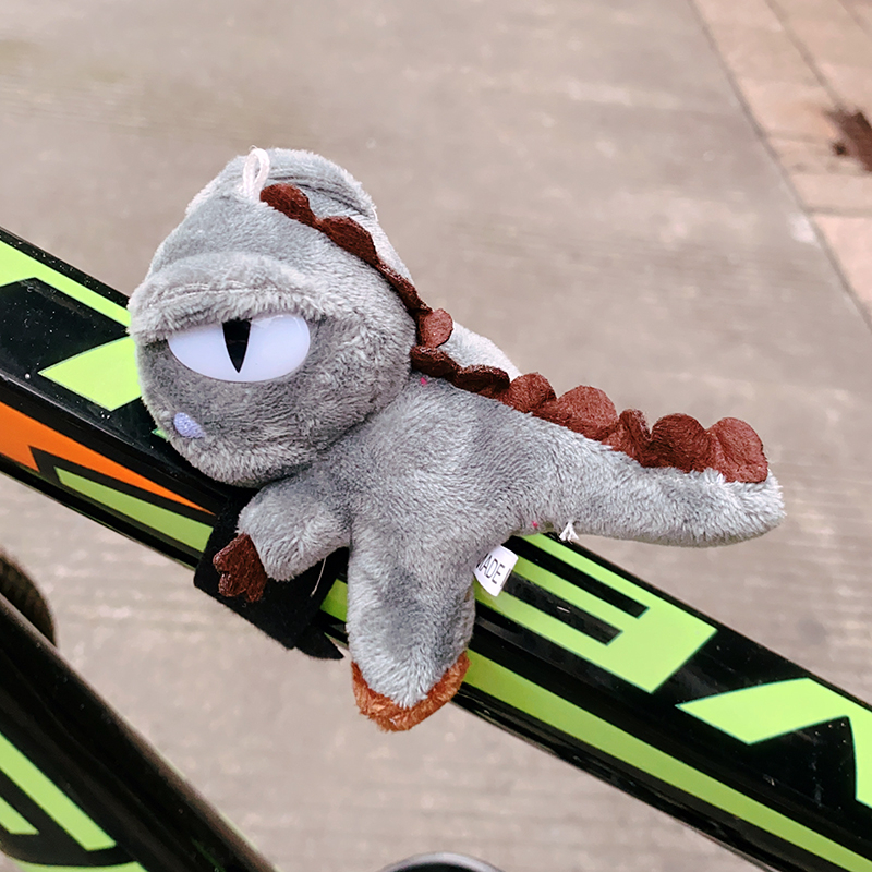 Χαριτωμένο plush κρεμαστό για ποδήλατο – διακόσμηση για ποδήλατα δρόμου και βουνού, σχέδιο panda και δεινοσαύρου