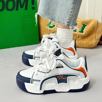 Unisex bijele tenisice s debelim potplatom za povećanje visine, hongkonški gradski stil, chunky sportsko-casual tenisice, model 2023