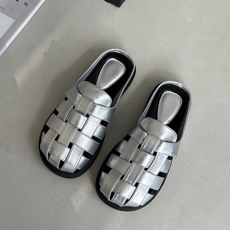 Ženske sandale od prave kože s zatvorenim prstom, ljetne casual sandale, srebrne, ravna potplata