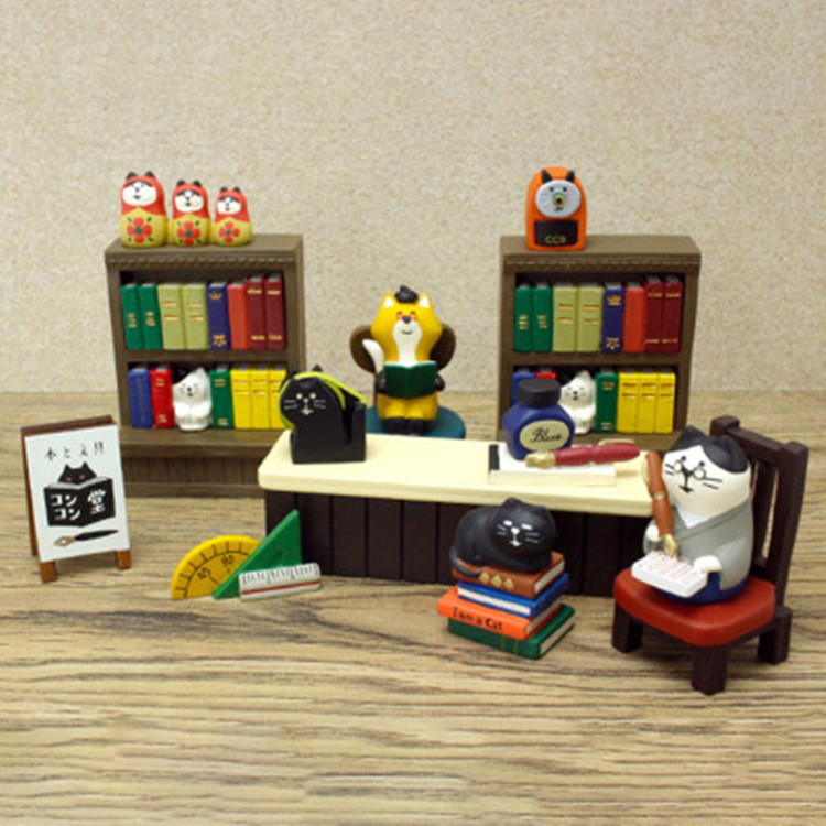 Декоративна котешка фигурка за полка за книги от японската серия Zakka Fox Hall Bookstore — миниатюрна сцена