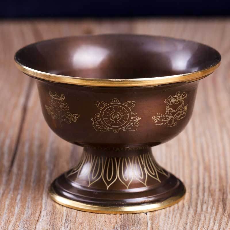 Bakrena zdjela za ponudu vode s urezbarenim cvjetnim uzorkom, Buddha-ov oltar na visokoj nozi