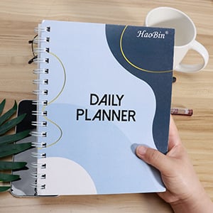 A5 spiralno povezan dnevni planer, potpuno engleski, tjedni planer i popis zadataka, plava, brend H&B, 80 stranica, papir 100 g