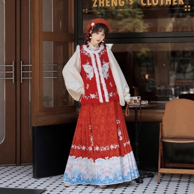 Ženski Hanfu zimski topli komplet — Ming stil s okruglim ovratnikom i izšivana Mamian suknja