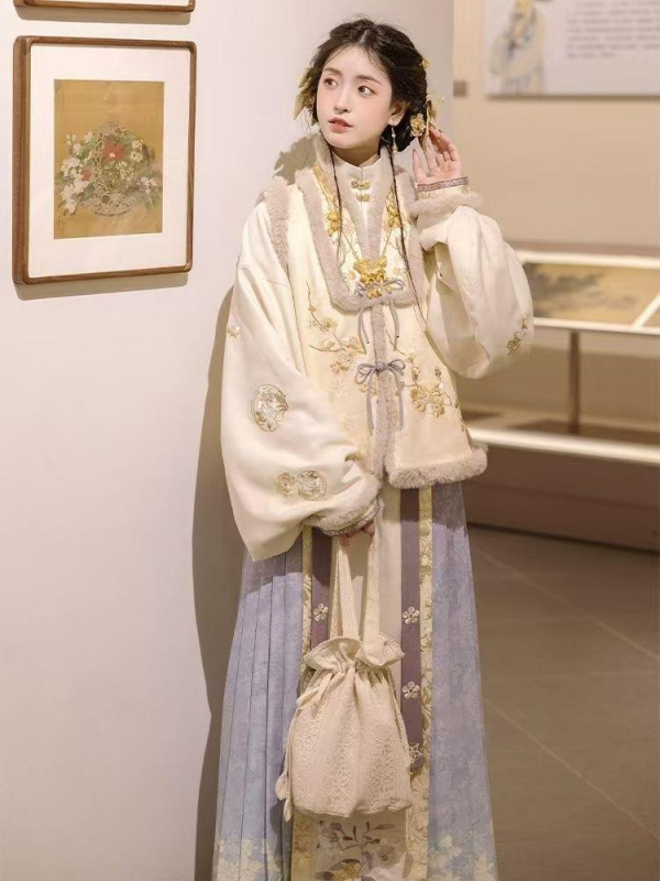 Yuan Shan Qiao Hanfu — ženski Hanfu u Ming stilu, kratka jakna sa stojećim ovratnikom, izšivena i Horse-Face suknja (Proljeće 2025)