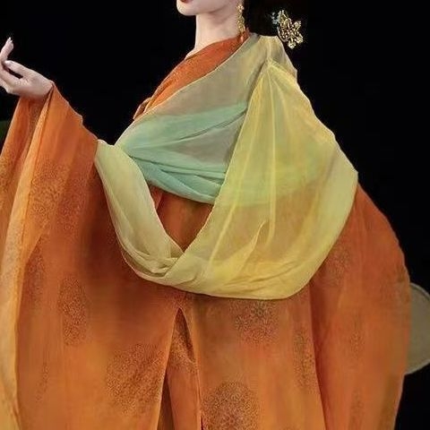Dvodjelna Hanfu set s izvezenim vitkim krojem, gornji dio do prsa s širokim rukavima, Tang stil, proljeće-ljeto-jesen