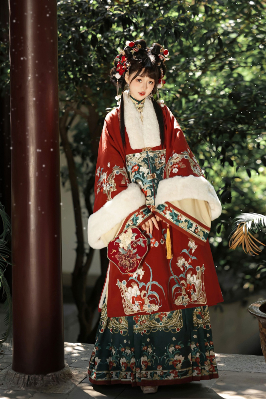 Luo Zhu original Hanfu – ženski Ming stil dugi kaput s ovratnikom, fleece podstava, debela suknja s životinjskim uzorkom, zima 2024