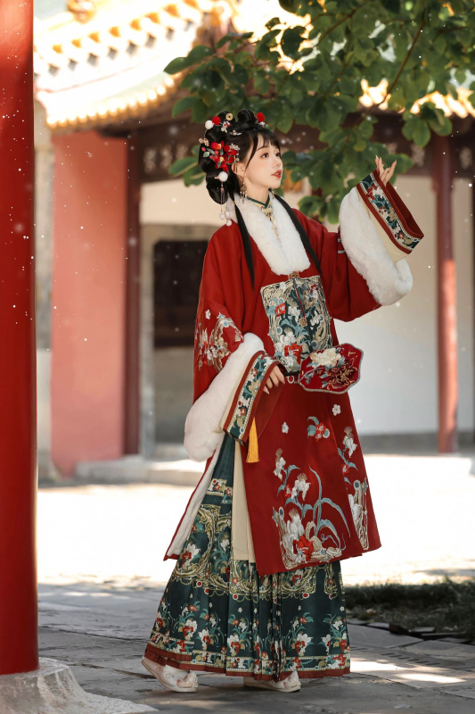Luo Zhu original Hanfu – ženski Ming stil dugi kaput s ovratnikom, fleece podstava, debela suknja s životinjskim uzorkom, zima 2024