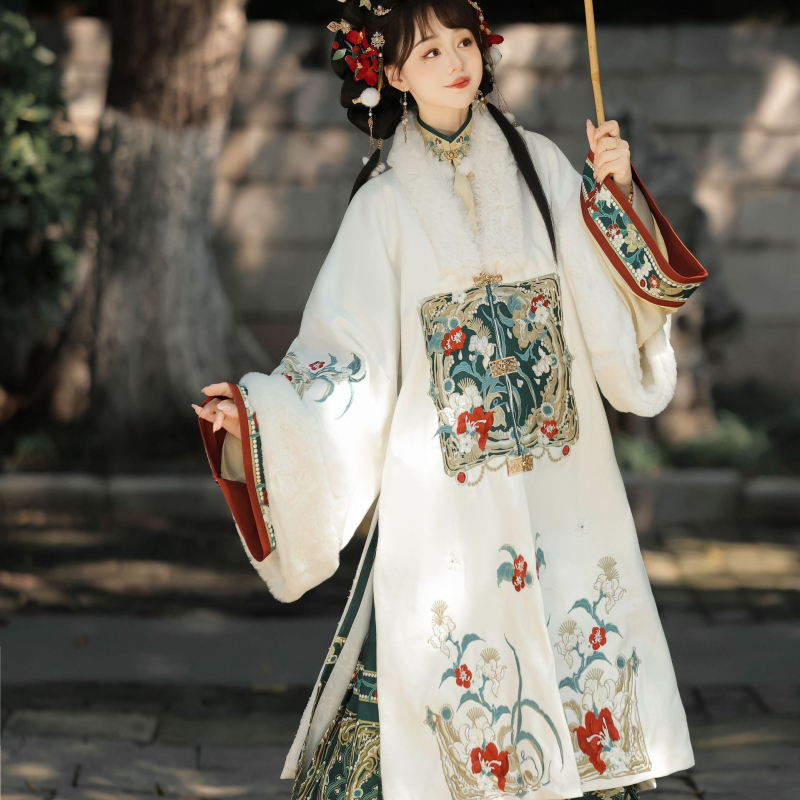 Luo Zhu original Hanfu – ženski Ming stil dugi kaput s ovratnikom, fleece podstava, debela suknja s životinjskim uzorkom, zima 2024
