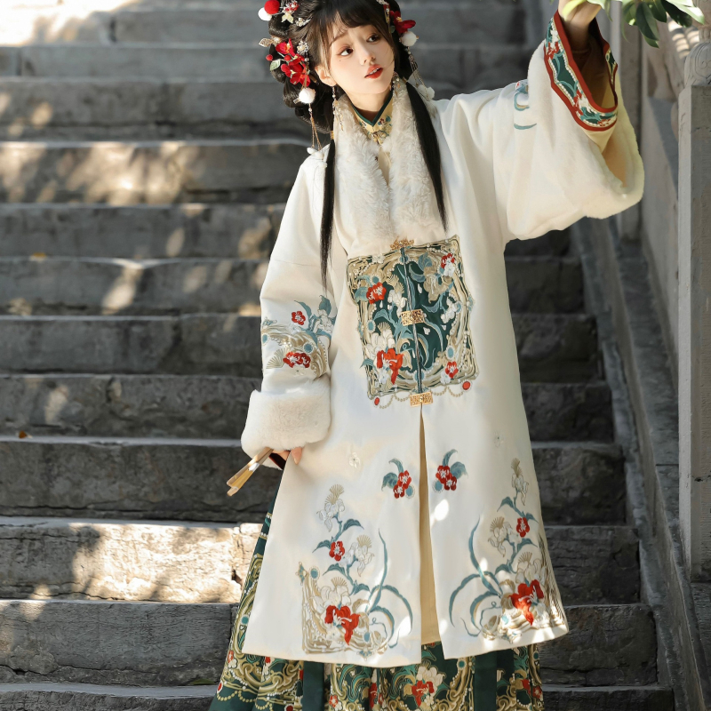 Luo Zhu original Hanfu – ženski Ming stil dugi kaput s ovratnikom, fleece podstava, debela suknja s životinjskim uzorkom, zima 2024