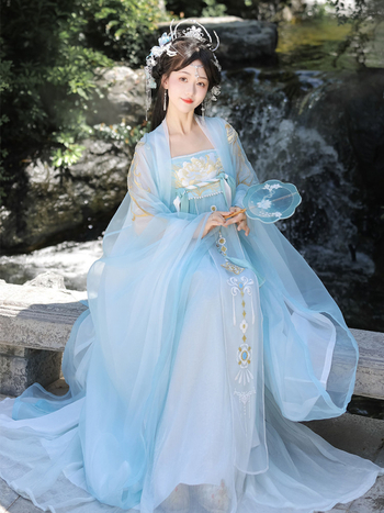 Ženski hanfu u stilu Tang: Hezi suknja s izvezom, bluza s širokim rukavima, kineski ljetni set