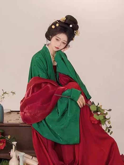 Shanhai Ji Tang Feng serija: top s pozlaćenom vezom, do prsa i suknja s podjelom, Hanfu nadahnut hramom Famen, proljeće