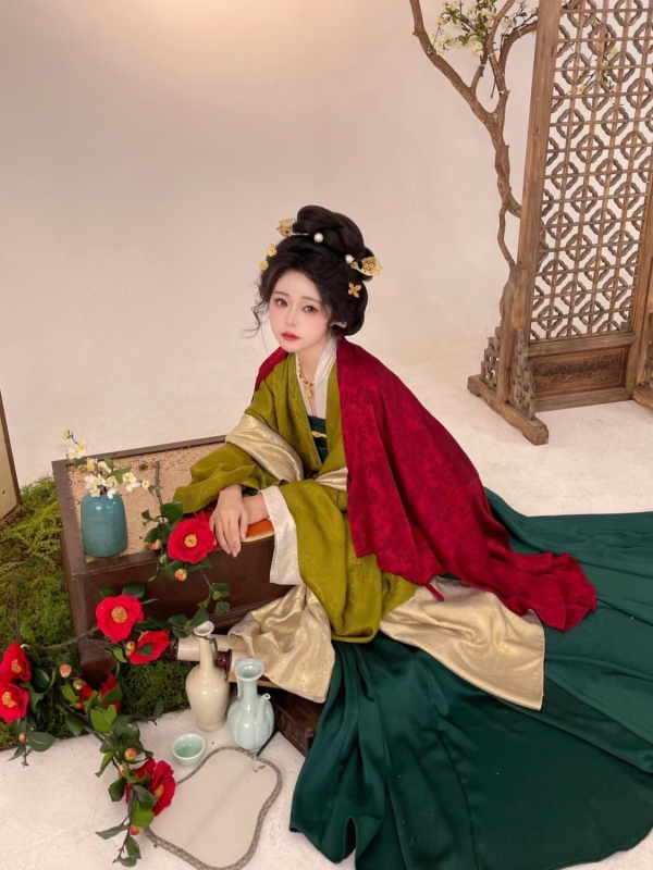 Shanhai Ji Tang Feng serija: top s pozlaćenom vezom, do prsa i suknja s podjelom, Hanfu nadahnut hramom Famen, proljeće