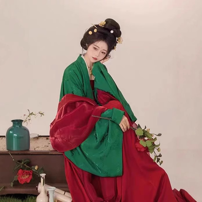 Shanhai Ji Tang Feng serija: top s pozlaćenom vezom, do prsa i suknja s podjelom, Hanfu nadahnut hramom Famen, proljeće
