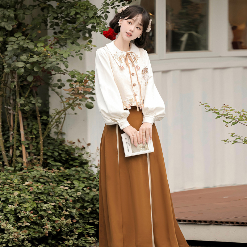 Ženski Hanfu set: prsluk, košulja i suknja s vezenjem, Ming stil