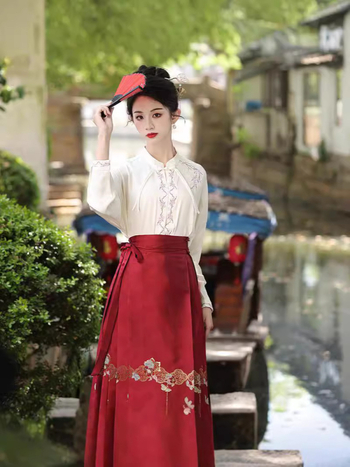 Hanfu Mamian suknja s teškim zlatnim tkanjem, Ming stil tradicionalni set za žene, proljeće 2026, crvena
