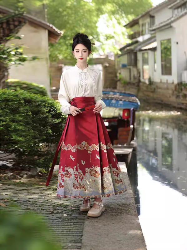 Hanfu Mamian suknja s teškim zlatnim tkanjem, Ming stil tradicionalni set za žene, proljeće 2026, crvena