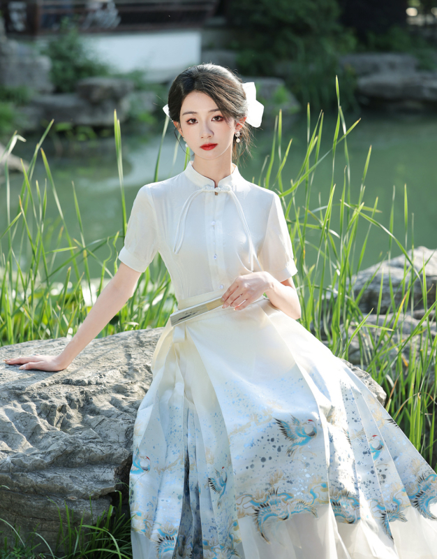 Hanfu Mamian suknja s teškim zlatnim tkanjem, Ming stil tradicionalni set za žene, proljeće 2026, crvena