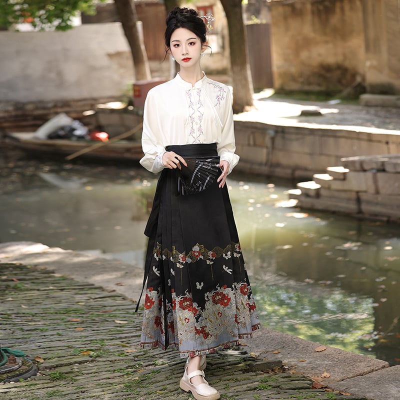 Hanfu Mamian suknja s teškim zlatnim tkanjem, Ming stil tradicionalni set za žene, proljeće 2026, crvena