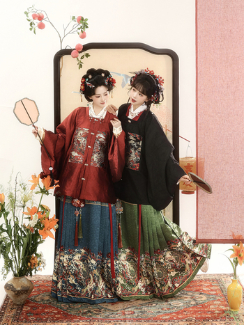 Zhi Yutang izvorni Ming stil Hanfu, Godina Konja, Kvadratni ovratnik, patchwork vezenje, jesensko-zimski komplet s Horse-Face suknjom