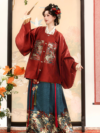 Zhi Yutang izvorni Ming stil Hanfu, Godina Konja, Kvadratni ovratnik, patchwork vezenje, jesensko-zimski komplet s Horse-Face suknjom
