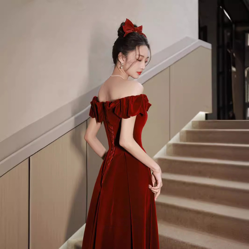 Bordo večernja haljina s jednim ramom za vjenčanja i zaruke, ženstvena, elegantna i vrhunske kvalitete