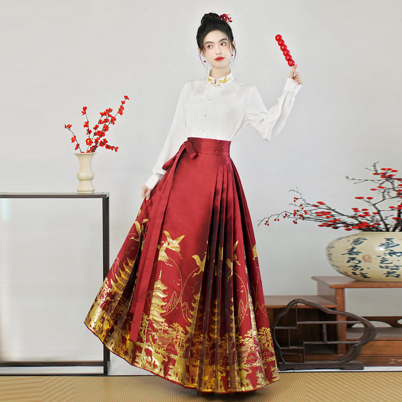 Novi Hanfu set u kineskom stilu s bogatim izvezenim i maksi suknjom od zlatnog tkanja te Ming stilom gornjeg dijela