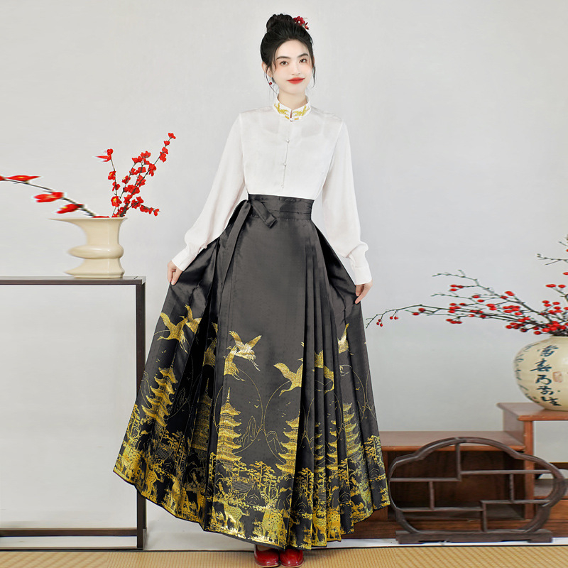 Novi Hanfu set u kineskom stilu s bogatim izvezenim i maksi suknjom od zlatnog tkanja te Ming stilom gornjeg dijela
