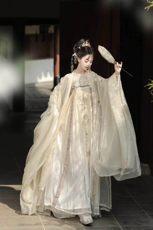 Luozhu 2026 Chengxiangting Hanfu za žene, Tang stil Hezi suknja s vezenim – set