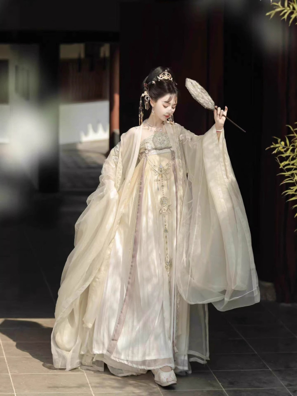 Luozhu 2026 Chengxiangting Hanfu za žene, Tang stil Hezi suknja s vezenim – set