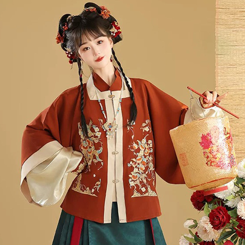 Ženski Hanfu u Ming stilu s izvezenim kvadratnim ovratnikom i Mamian suknjom