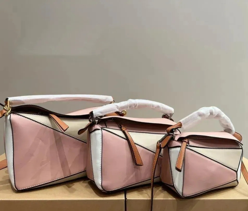 Ženska torbica od prave kože s geometrijskim dizajnom i blokovima boja, oblik jastuka – mala torbica za ručicu, rame ili crossbody.