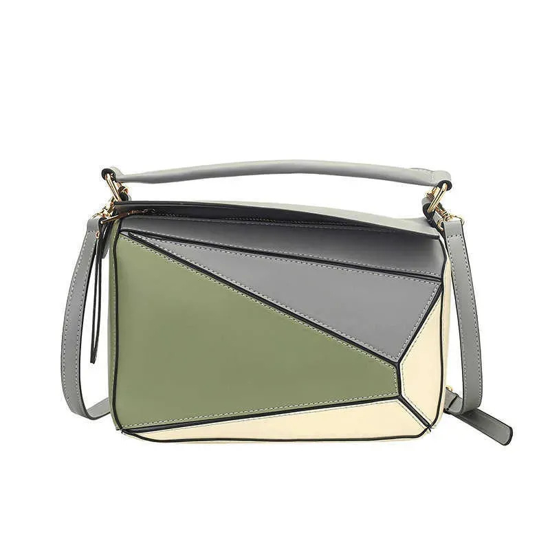 Ženska torbica od prave kože s geometrijskim dizajnom i blokovima boja, oblik jastuka – mala torbica za ručicu, rame ili crossbody.