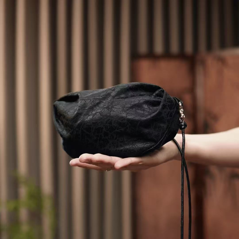 Geantă ovală pentru telefon, neagră, din mătase Mulberry, cu curea de umăr, stil chinezesc nou, formă de dumpling, moștenire culturală imaterială