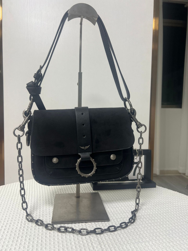 Női kis négyszögletes táska szegecsekkel és lánccal, váll- vagy crossbody pánttal, utcai stílusú sokoldalú táska