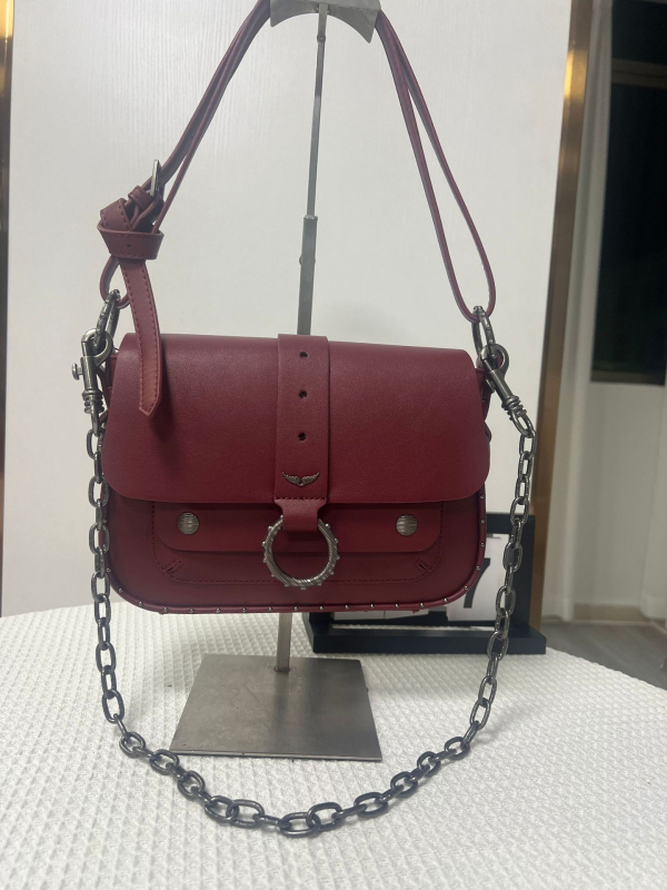 Női kis négyszögletes táska szegecsekkel és lánccal, váll- vagy crossbody pánttal, utcai stílusú sokoldalú táska
