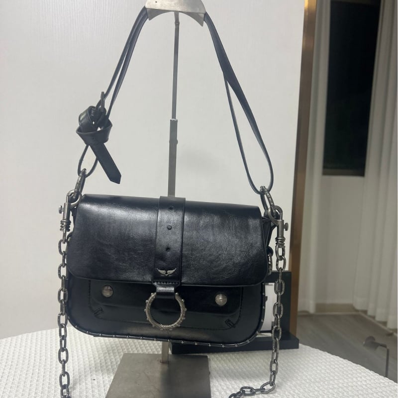 Női kis négyszögletes táska szegecsekkel és lánccal, váll- vagy crossbody pánttal, utcai stílusú sokoldalú táska