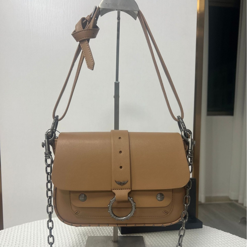 Női kis négyszögletes táska szegecsekkel és lánccal, váll- vagy crossbody pánttal, utcai stílusú sokoldalú táska
