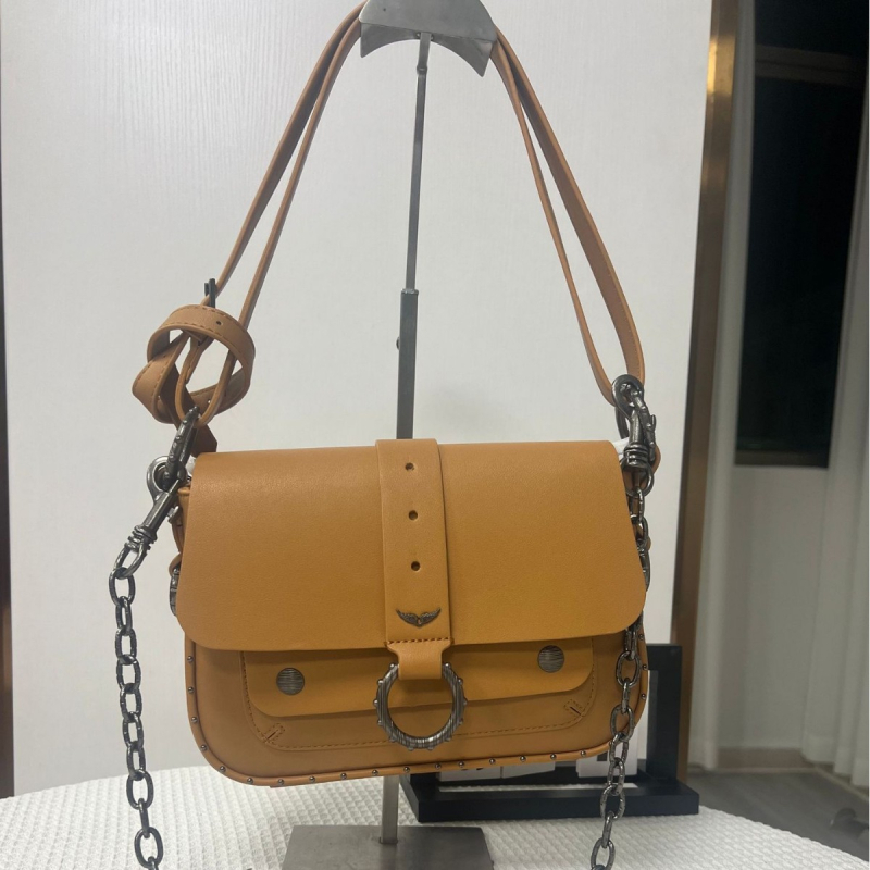 Női kis négyszögletes táska szegecsekkel és lánccal, váll- vagy crossbody pánttal, utcai stílusú sokoldalú táska