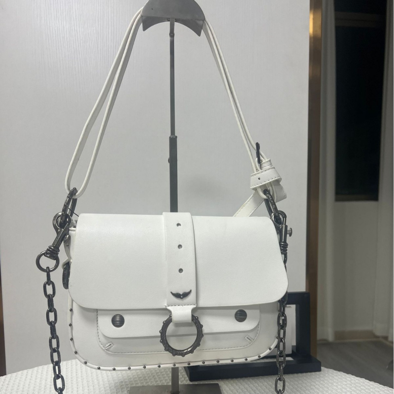 Női kis négyszögletes táska szegecsekkel és lánccal, váll- vagy crossbody pánttal, utcai stílusú sokoldalú táska