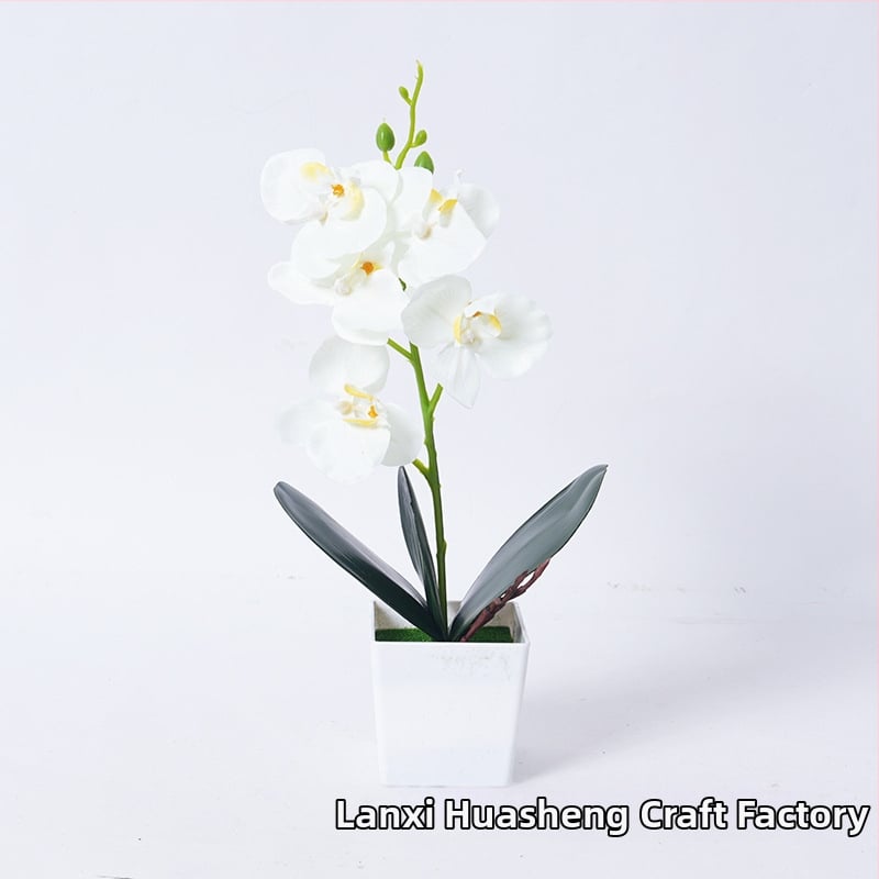 Umelá orchidea Phalaenopsis v kvetináči pre domáce a kancelárske dekorácie