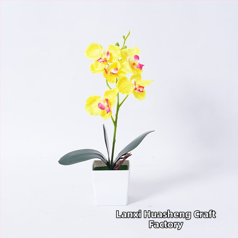 Umelá orchidea Phalaenopsis v kvetináči pre domáce a kancelárske dekorácie