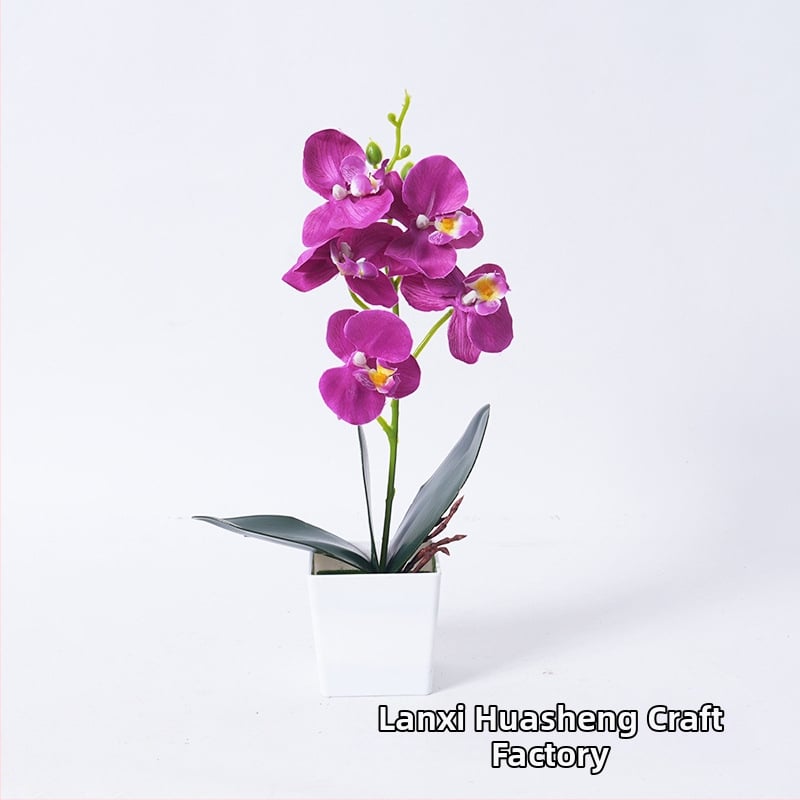 Umelá orchidea Phalaenopsis v kvetináči pre domáce a kancelárske dekorácie