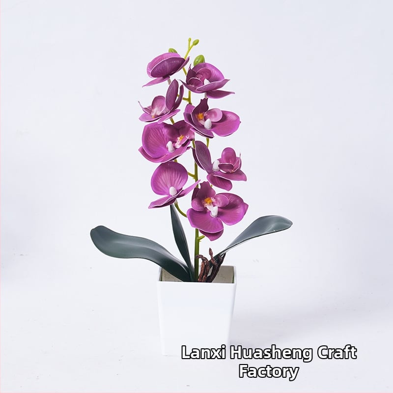 Umelá orchidea Phalaenopsis v kvetináči pre domáce a kancelárske dekorácie