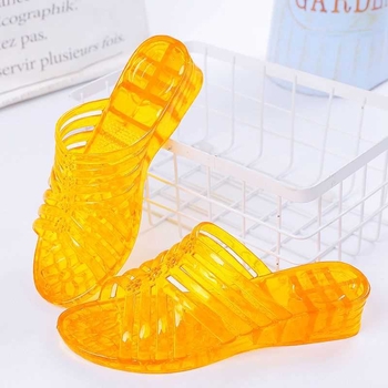 Női nyári áttetsző műanyag szandál klín sarokkal, jelly színben, csúszásmentes talppal