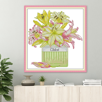 Комплект за кръстосано бродиране с цветя: синьо-виолетова хидрангея, роза и лилия върху бяла тъкан за спалня