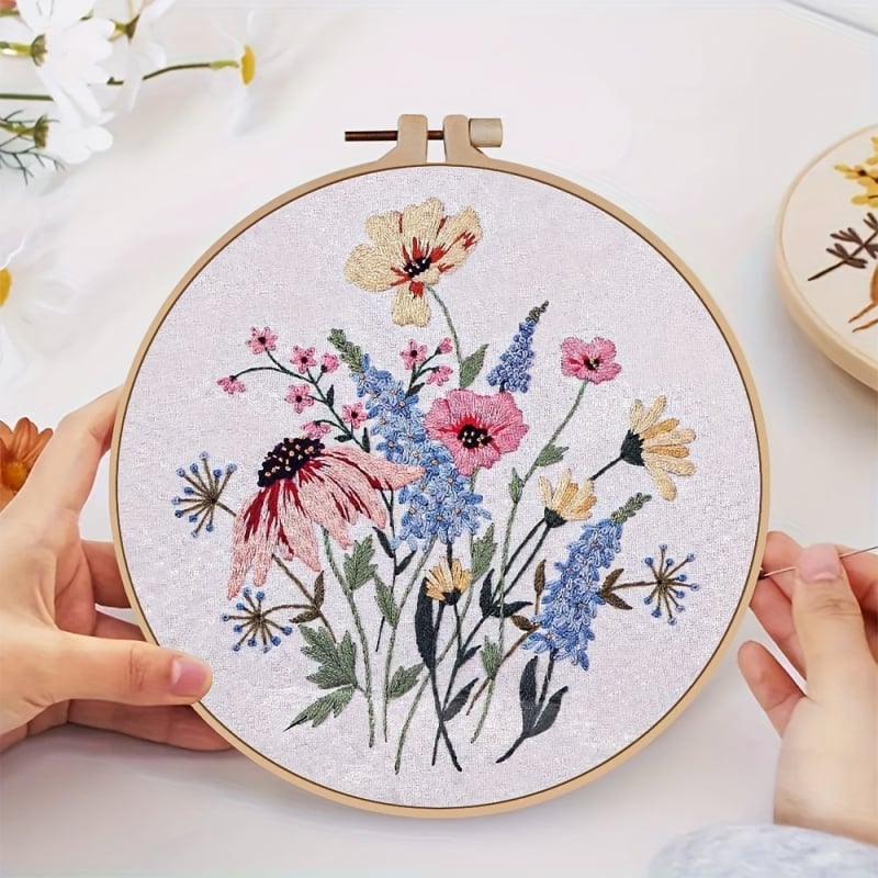 DIY подарък: комплект за бродиране с европейски флорални мотиви в топли нюанси
