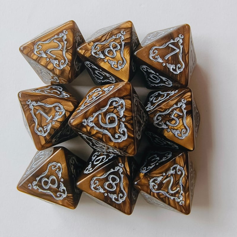 Акрилни осмоъгълни зарове с драконов мотив (D8), десет броя за Dungeons & Dragons
